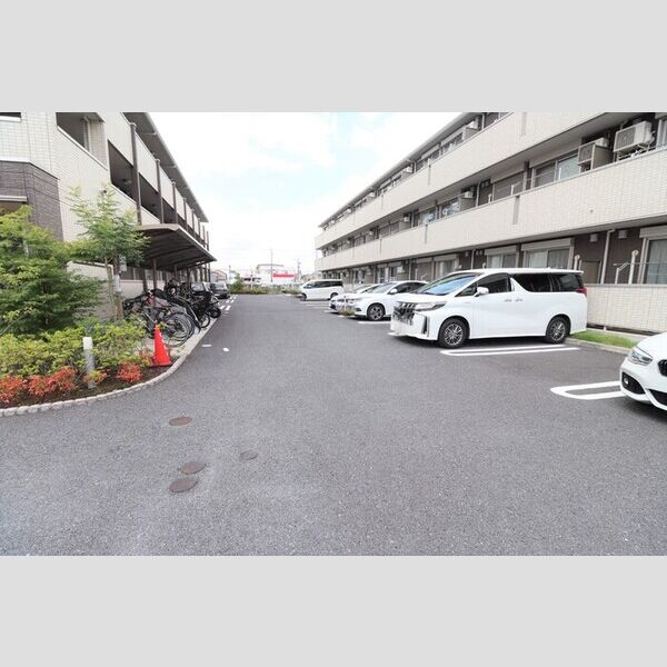 ロータス草加　Ⅱ 駐車場