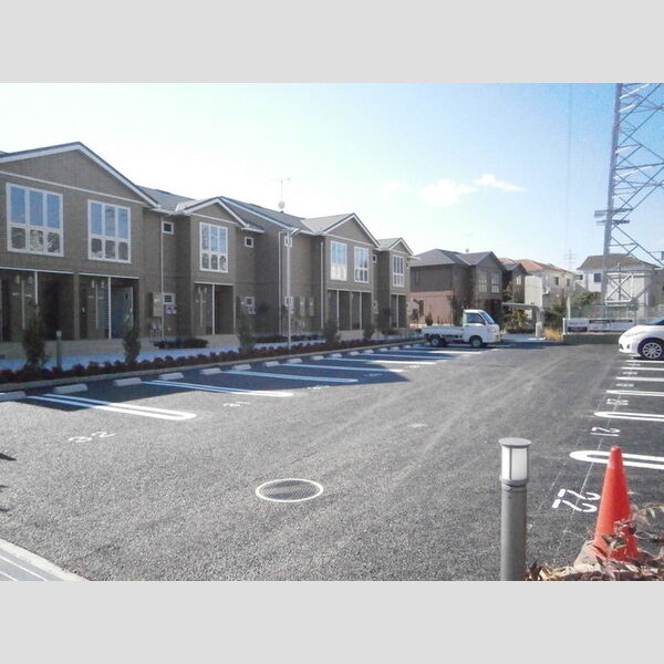 コーワ・ルミエール　参番館 駐車場