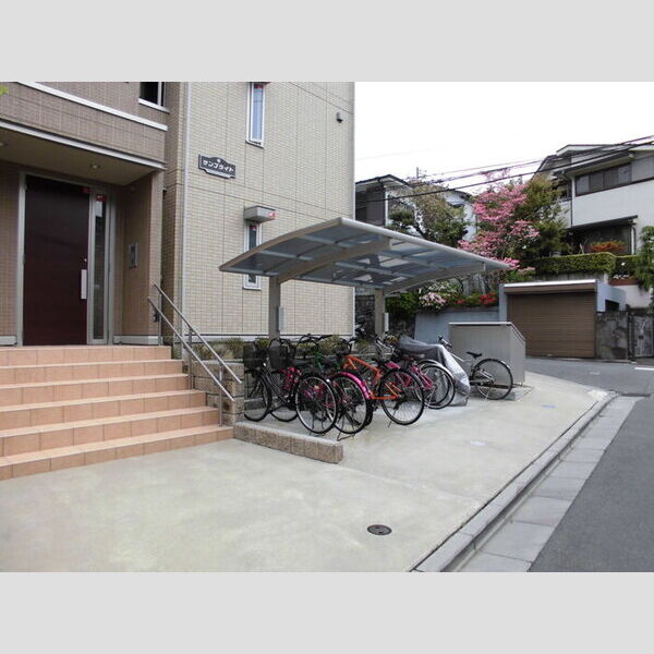 サンブライト 屋根付きの自転車駐輪場です