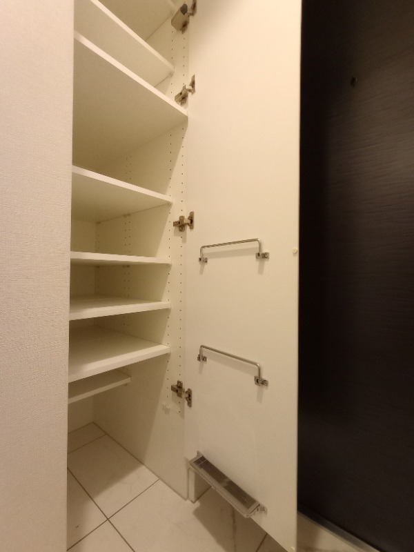 クレイシアIDZ祐天寺9階 収納