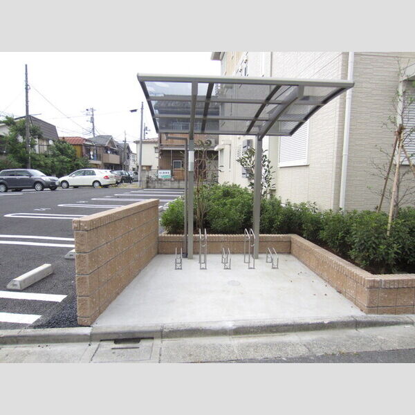 フィオーレ六月 駐輪場