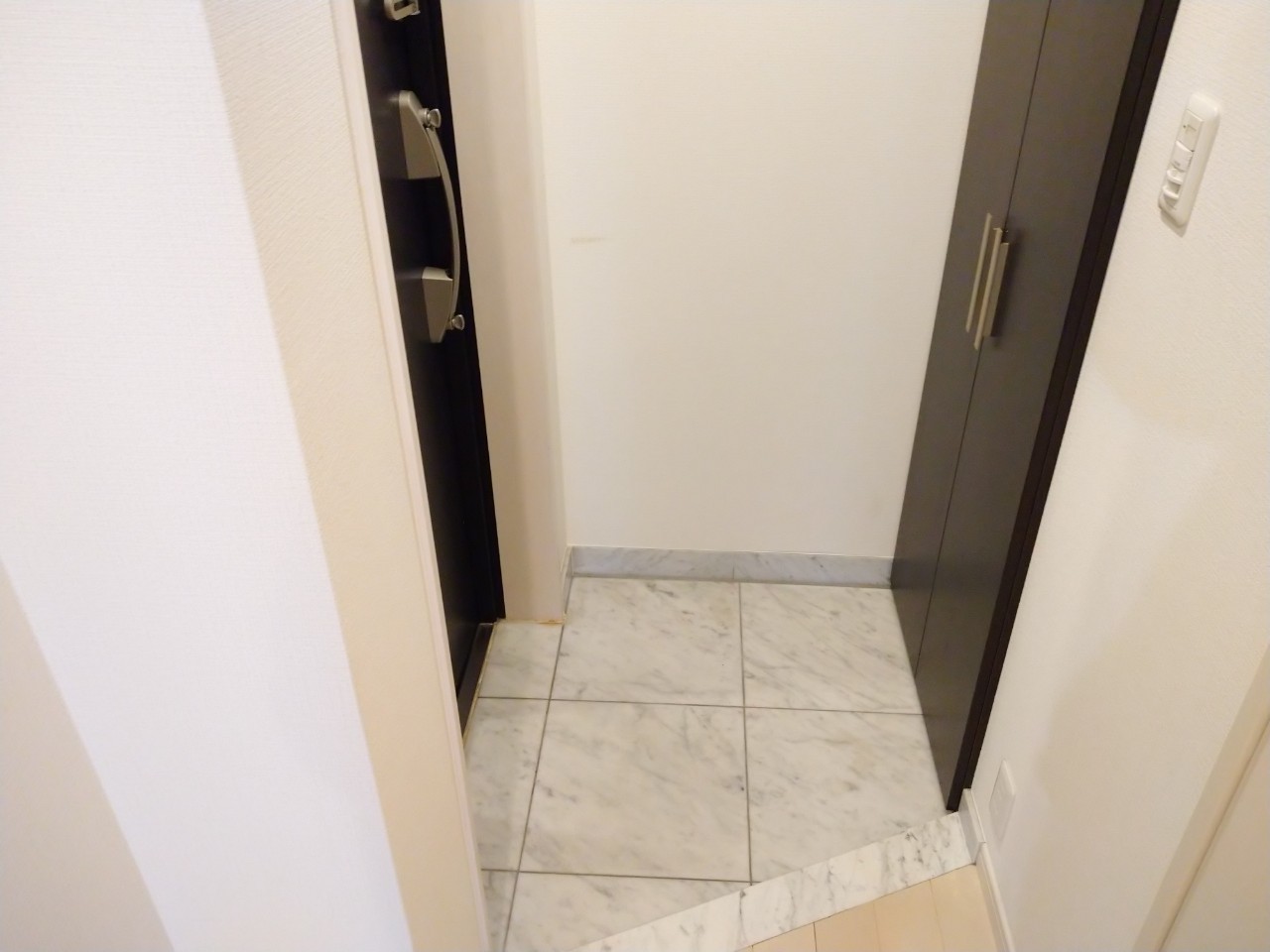 アクアリガーレ西日暮里ウエスト 玄関