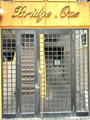 ブリッジワン202号室 エントランス