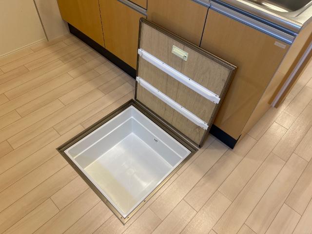 リノナル105号室 床下収納