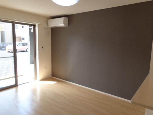 メゾン　ラ　ティーダ（maison la teada）00103号室 リビング