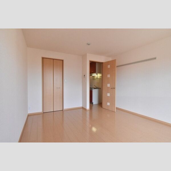 GEMINI　ONNA 独立キッチン方向を望む