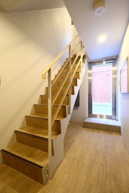 リタ王子神谷5階 エントランス