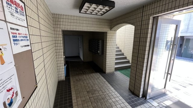 トップ千早町1階 エントランス