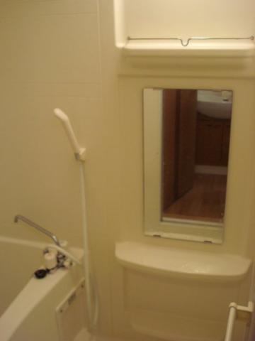 サンモールＳ，Ｔ101号室 お風呂に鏡も付いてます