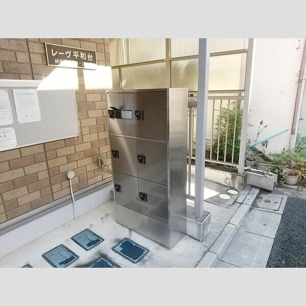 レーヴ平和台 宅配ボックス