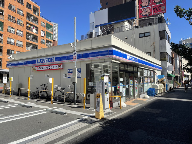 フラッフィー市谷台町201号室 ローソン 新宿曙橋店(コンビニ)まで389m