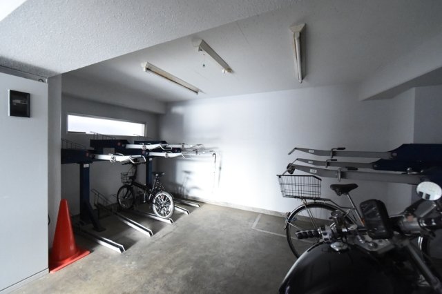 クリオ横浜平沼壱番館7階 駐輪場