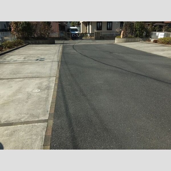 フローラルガーデン 駐車場