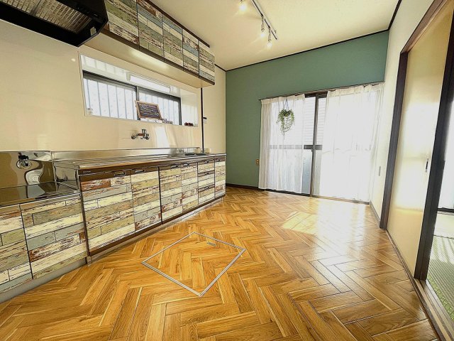 KASHIWA BLUE TERRACE B5 ダイニングキッチン おしゃれなライティングレール付き