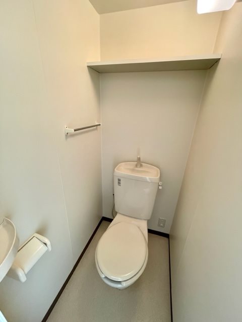 レジディア中野富士見台5階 トイレ