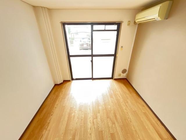 エルガーデン 洋室