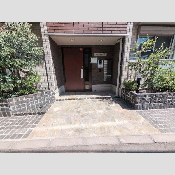 East AvenueB エントランス