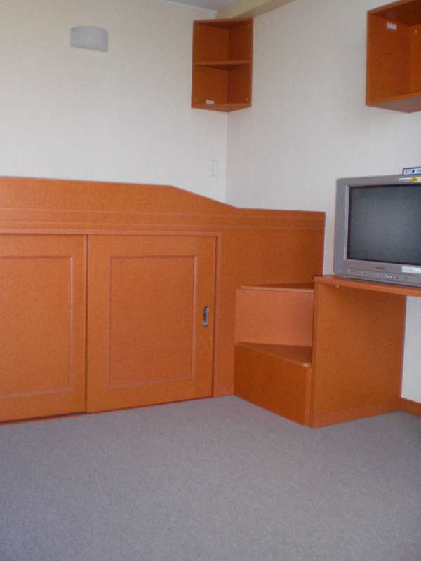 レオパレス殿山 リビング