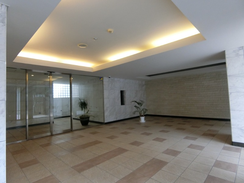 シュールフローレ1階 エントランス