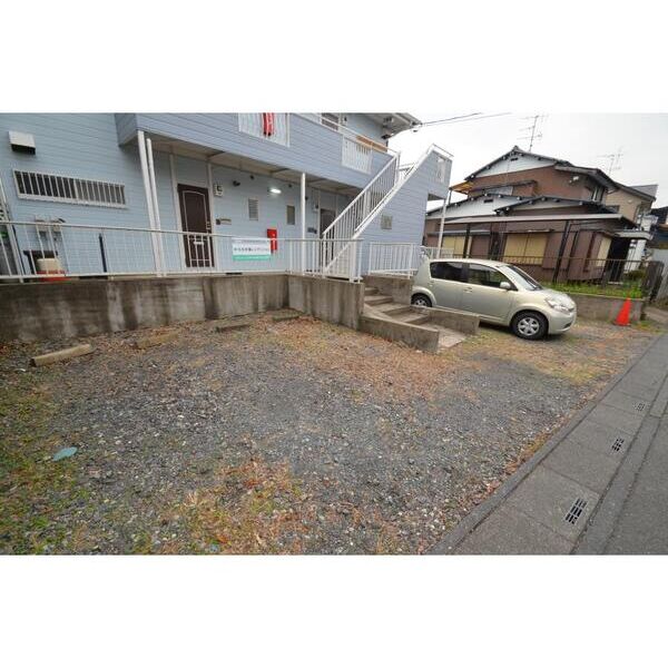 エステートピア三橋101号室 駐車場