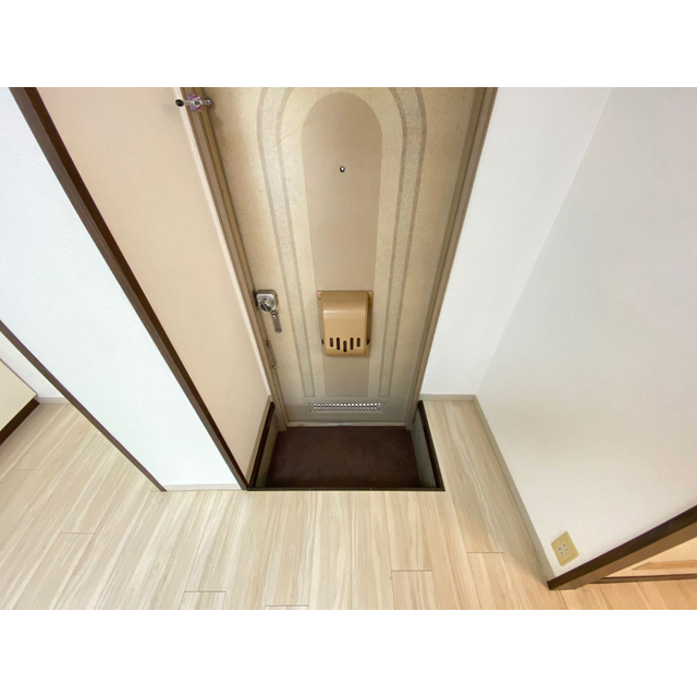 エルメゾン月見 玄関