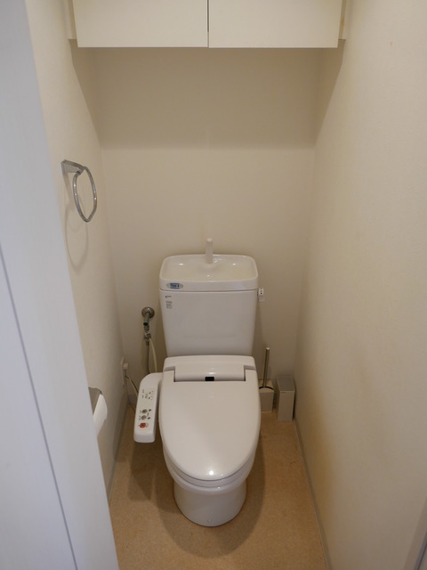 ガーラ・レジデンス府中3階 シャワー付きトイレ