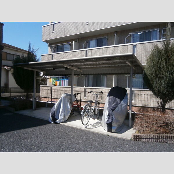 モナリエ平山 屋根付き駐輪場