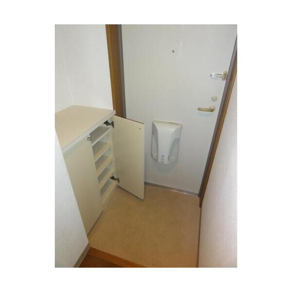 リ・ズィエール201号室 玄関