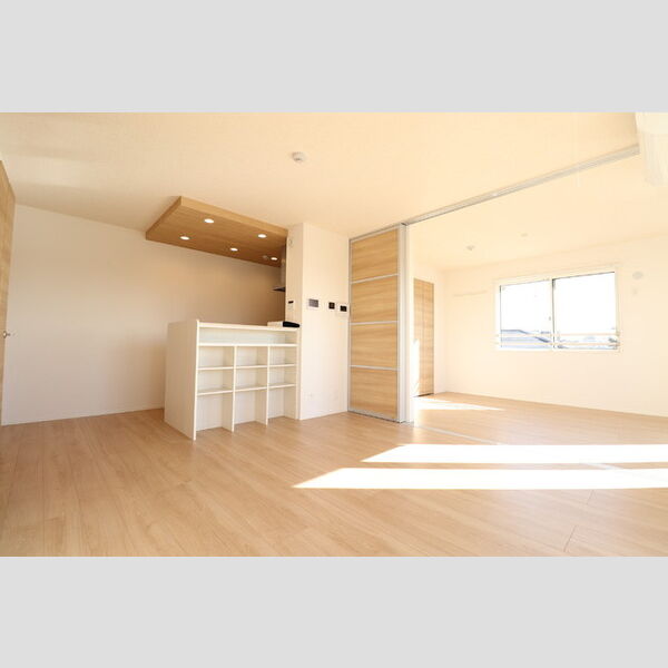 アベニール大倉山 LDK12.6帖　洋室