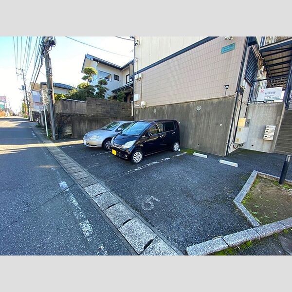 カサベルデ大日103号室 駐車場