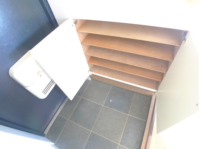 ブルースカイ原木 玄関