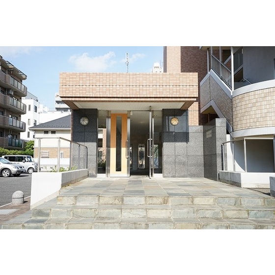 ロイヤルヒルズ浦和 エントランス