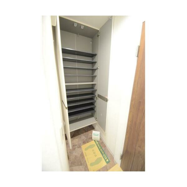 エステートピア荒井 玄関