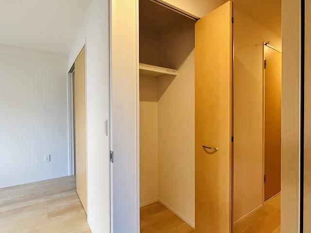 グランディール天神 廊下収納