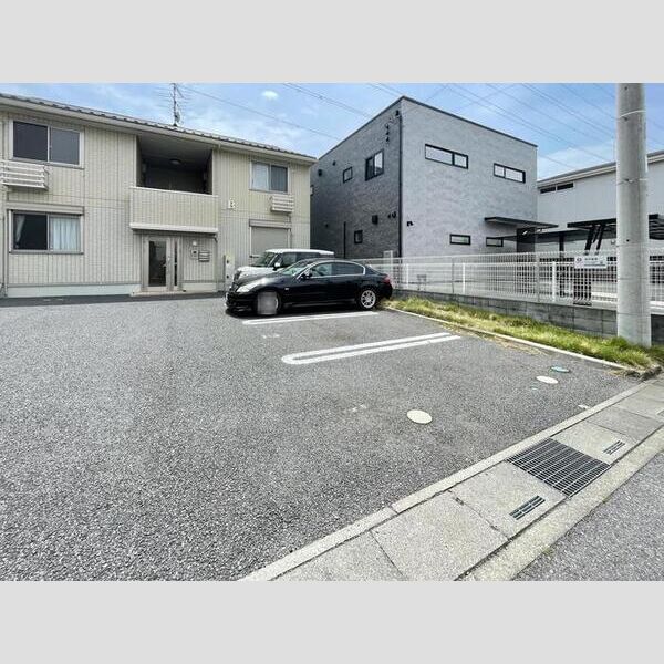 ステラ　B 駐車場