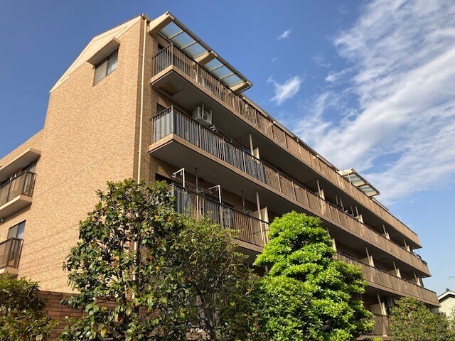 メゾン・カメリア3階 外観