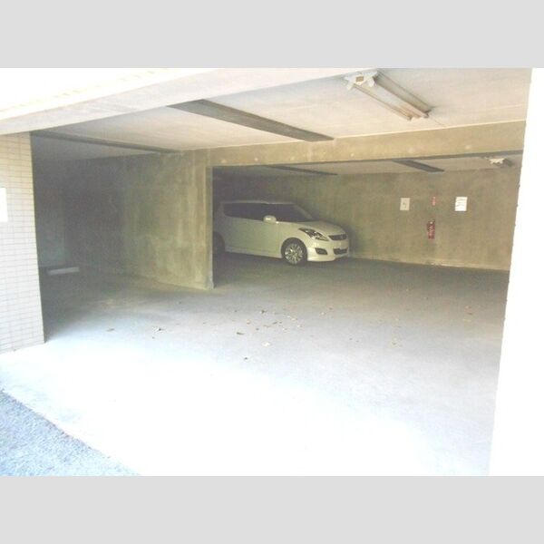 アベニールクニヤ 駐車場