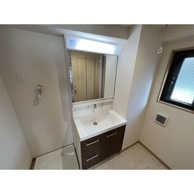 山口ビル 収納豊富の独立洗面台♪