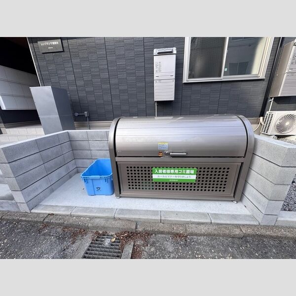 レンブランサ湘南台102号室 ダストボックス