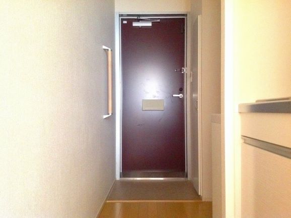 レオパレスウイングコートヤチヨ 玄関