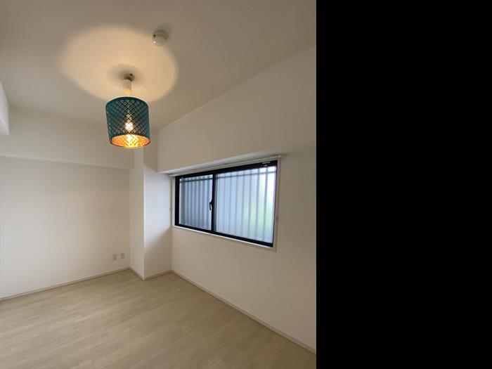 ロイヤルフラット野毛山弐番館 リビング