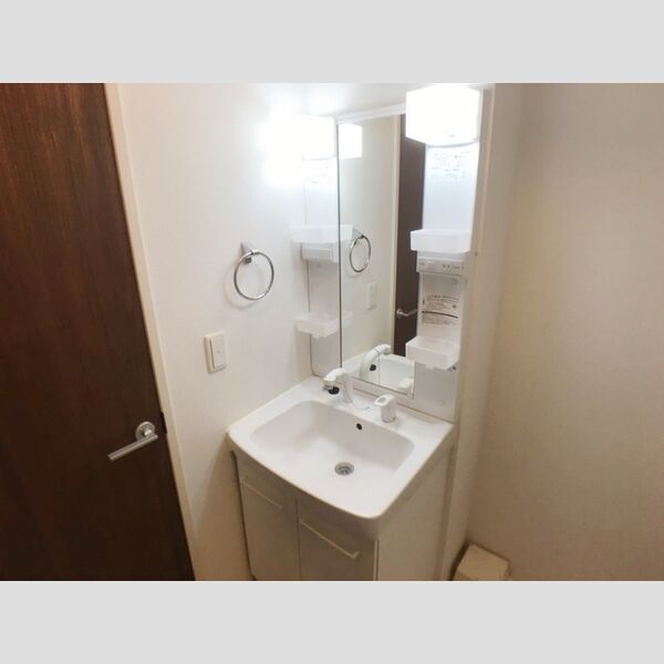 ファミーユ　恵 洗髪洗面化粧台