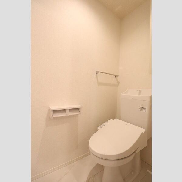 アベニール大倉山 トイレ　温水洗浄暖房便座