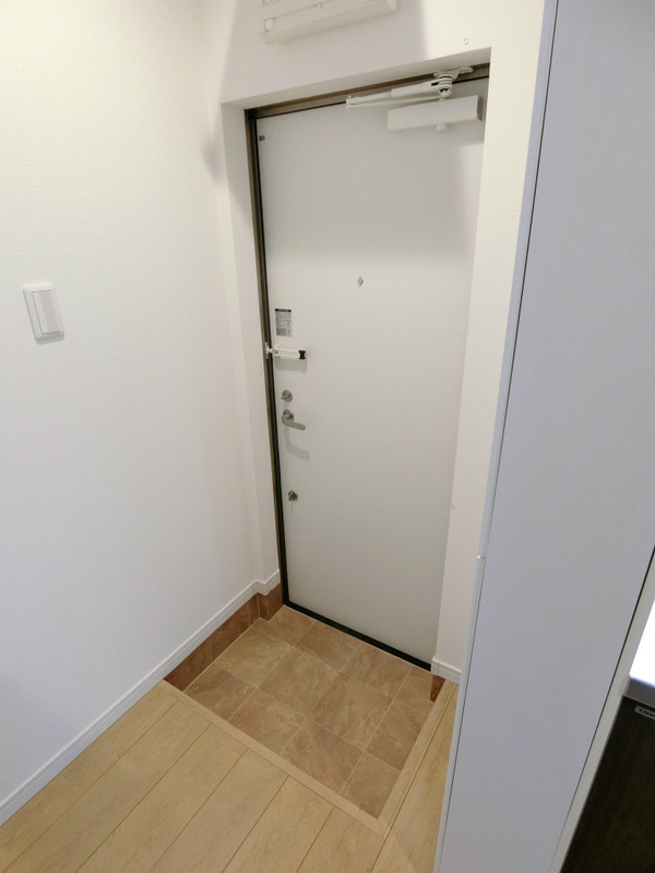 DEN鋼管通1階 玄関