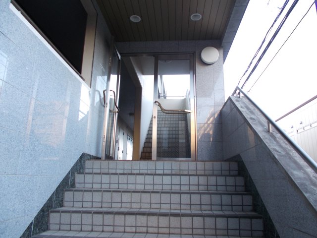 Ｆ５ハクジュハウス301号室 エントランス