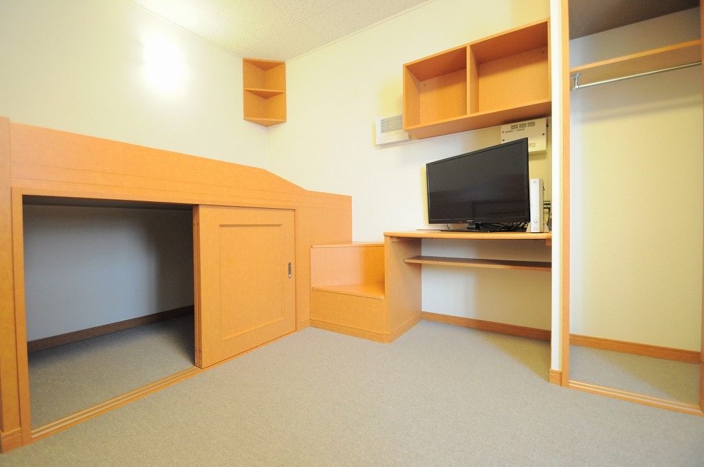 レオパレスキャトル　セゾン205号室 寝室