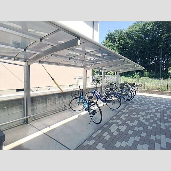 カノンベル 駐輪場