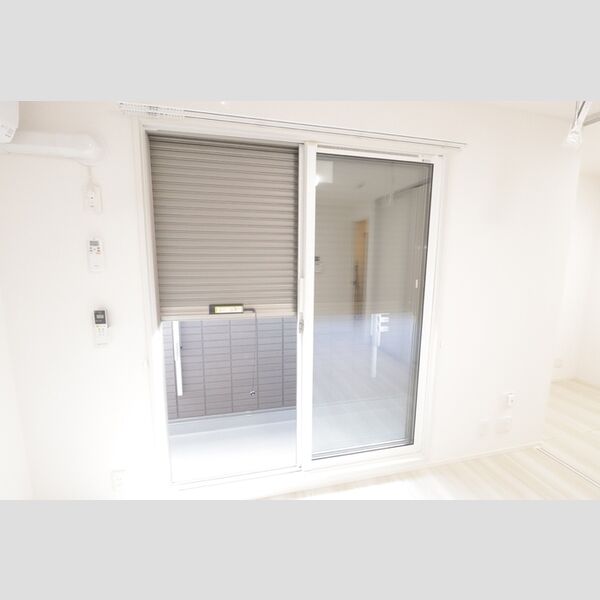 コリーヌヴェール日進 シャッター