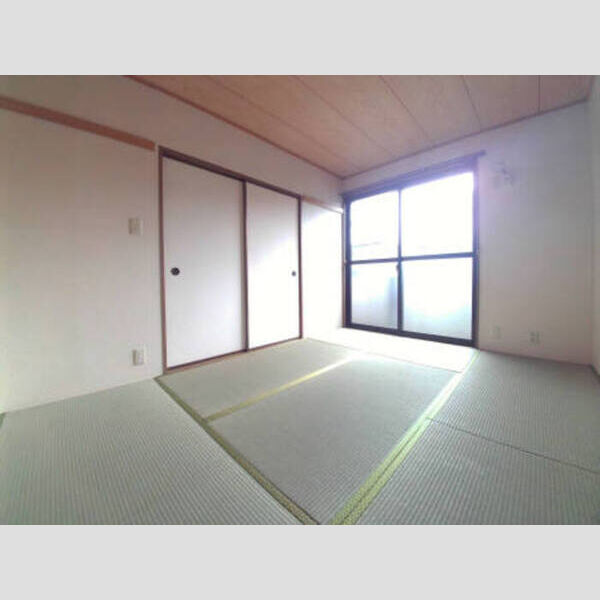 ハイカムール東橋本 LDKの隣ででゴロ寝できます(和室)