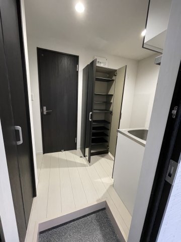 エスタシオン横浜102号室 玄関